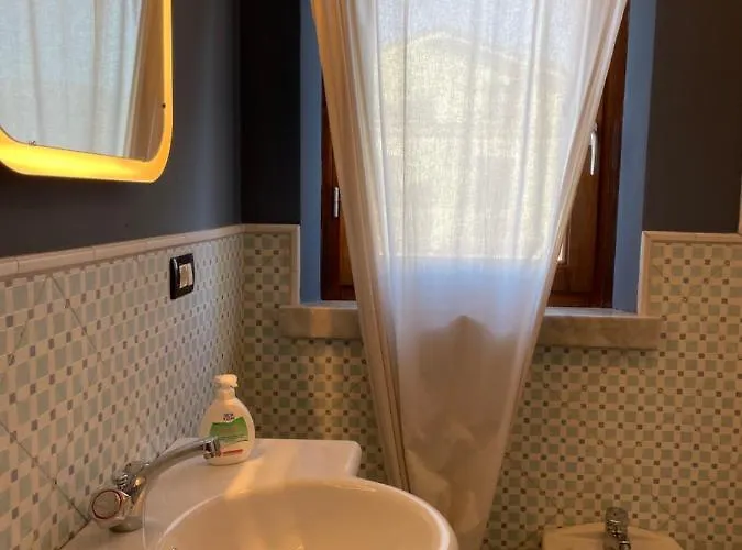 Elegante Matrimoniale Con Balcone A 500 Mt Dal Mare بيت ضيافة مارينا دي كارّارا